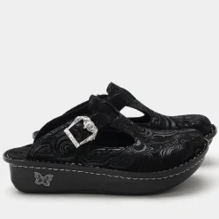 Classic Swirling Black Shoe