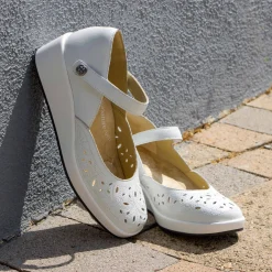 Hayes White Breeze Shoe