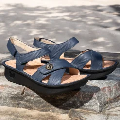 Kelsi Fondly Navy Sandal