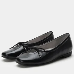 Leilah Black Gloss Shoe