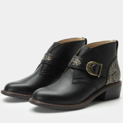 Mikki Showboat Boot