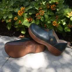 Opheliah Tree Hugs Shoe