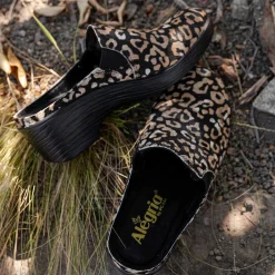 Sereniti Luxe Tundra Clog