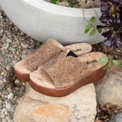 Triniti Freedom Rock Sandal